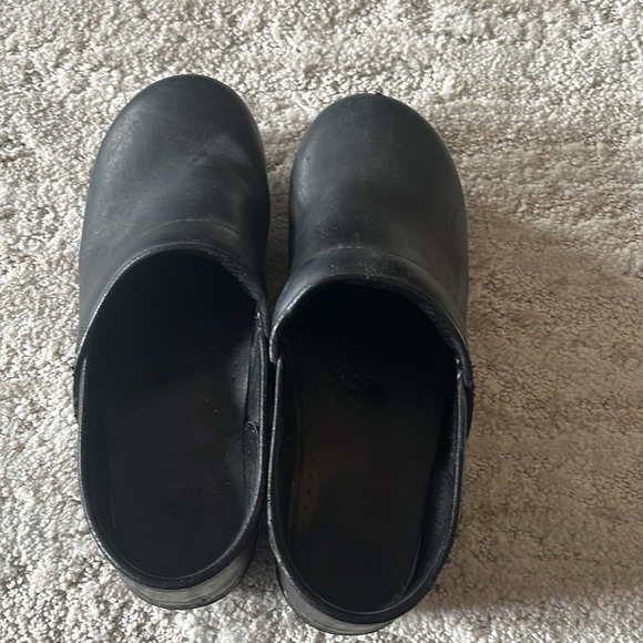 BUNDLE Women’s 2 Pack Dansko Black Clogs Size 40 - Picture 2 of 12